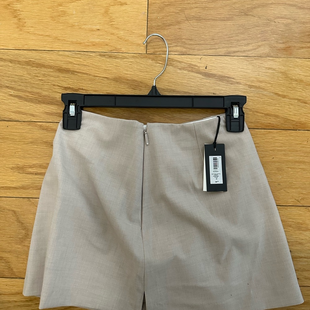 NWT Aritzia Roundup Skort - (Re)ssential Light in Heather Matte Pearl Size 00 - Picture 5 of 5
